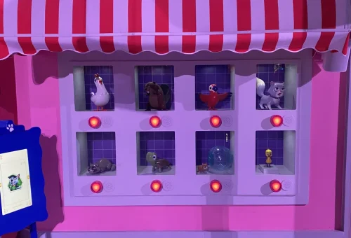 Close-up of an animatronic animal in the interactive Pet Parlor