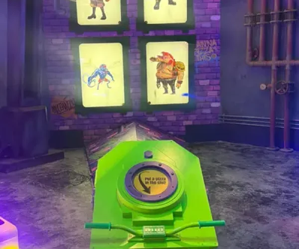 Pizza Shooter exhibit — a pizza-launching target game at Nickelodeon Play Istanbul